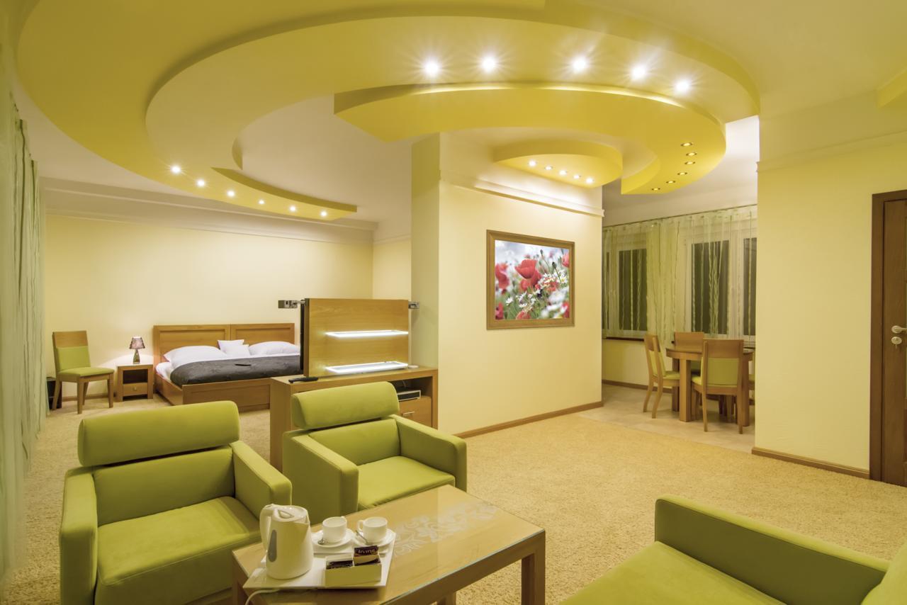 Czysteblota Hotel Pory Roku מראה חיצוני תמונה