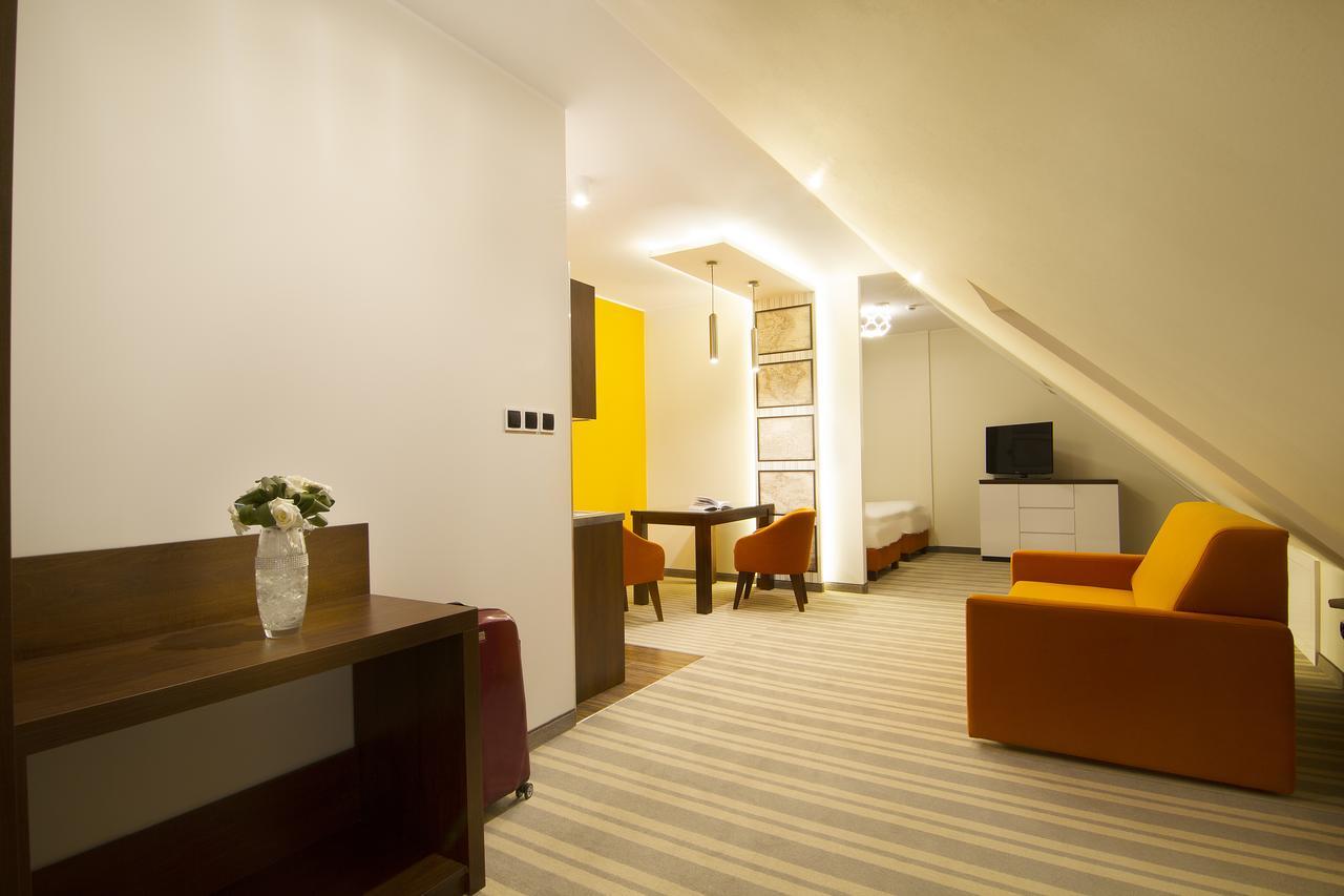 Czysteblota Hotel Pory Roku מראה חיצוני תמונה