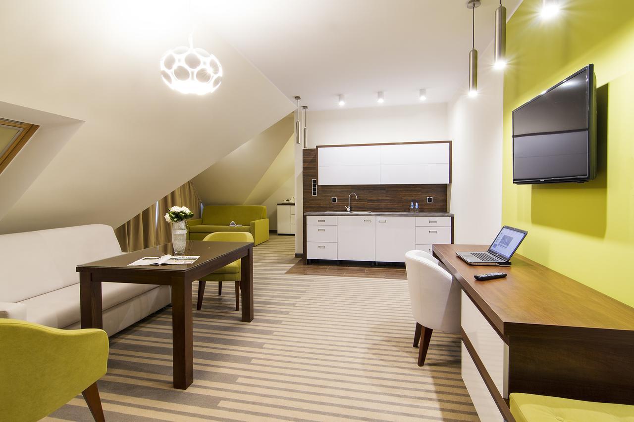 Czysteblota Hotel Pory Roku מראה חיצוני תמונה