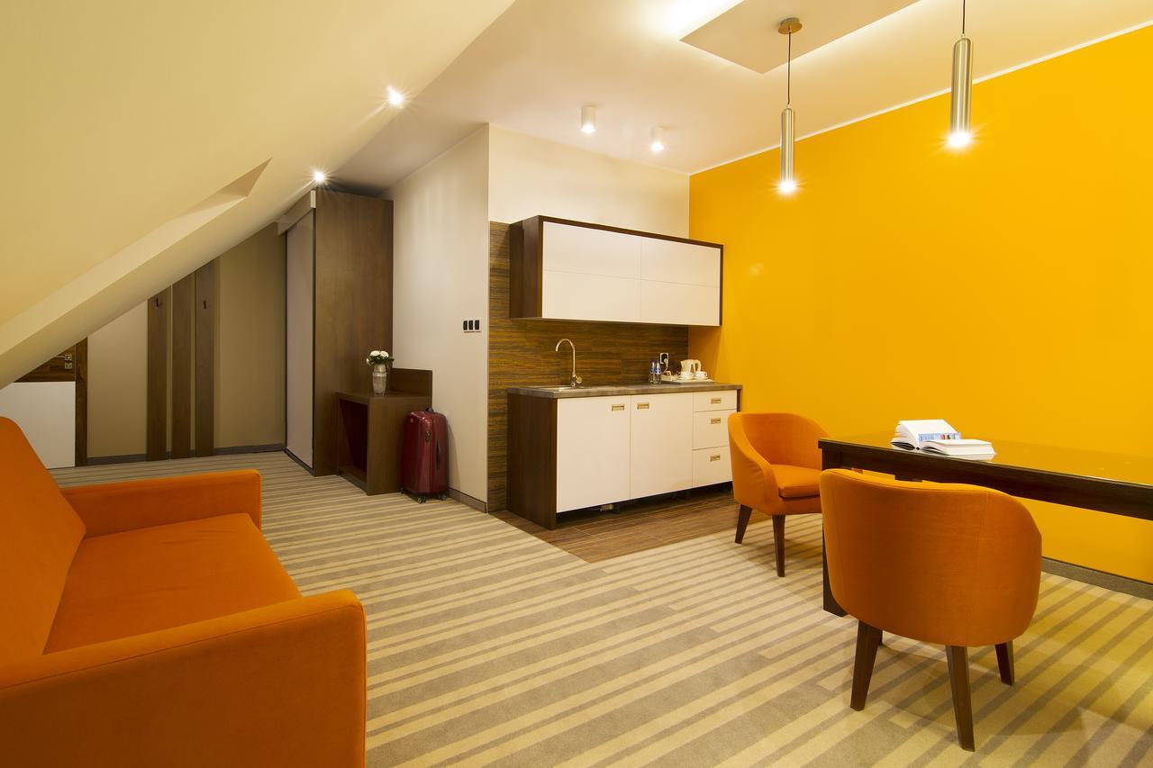 Czysteblota Hotel Pory Roku מראה חיצוני תמונה
