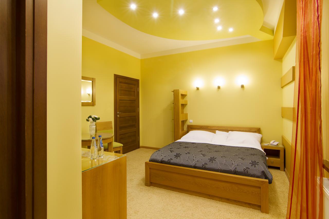 Czysteblota Hotel Pory Roku מראה חיצוני תמונה
