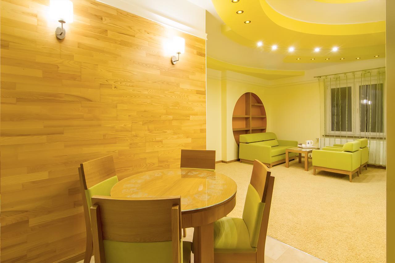Czysteblota Hotel Pory Roku מראה חיצוני תמונה